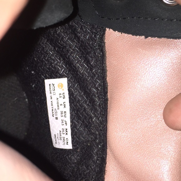 Rose gold timberlands. - Picture 4 of 4